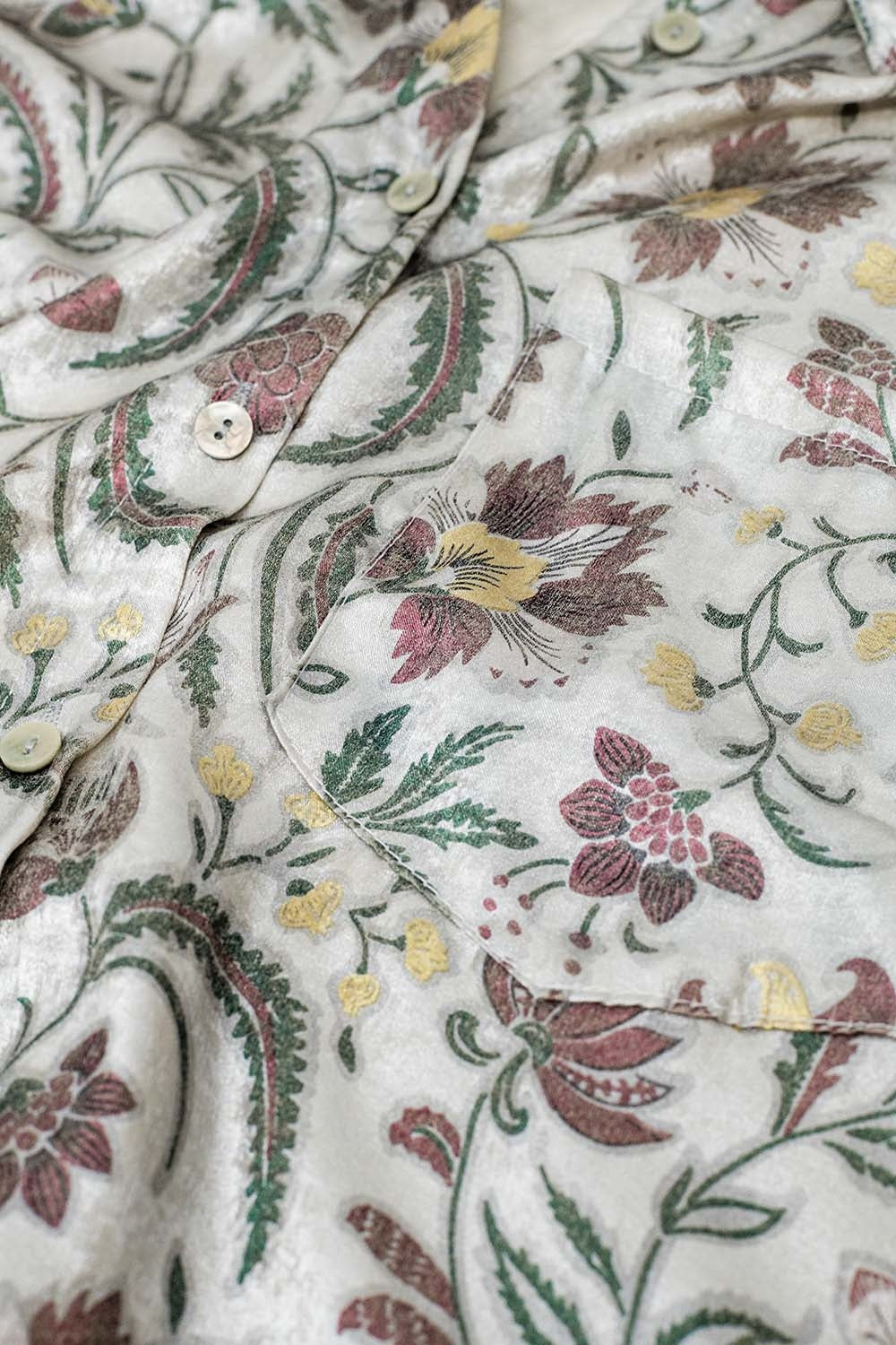 Satin blouse with flower print in grey