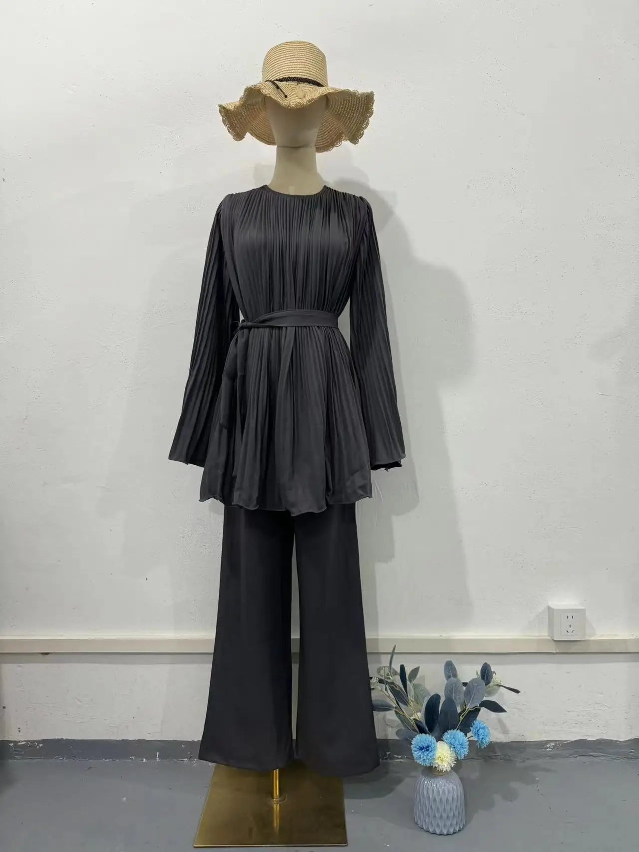 UNIKCOSA Luxe Two Pcs Set Lace Up Pleat Top Leg Pants Chic 💫