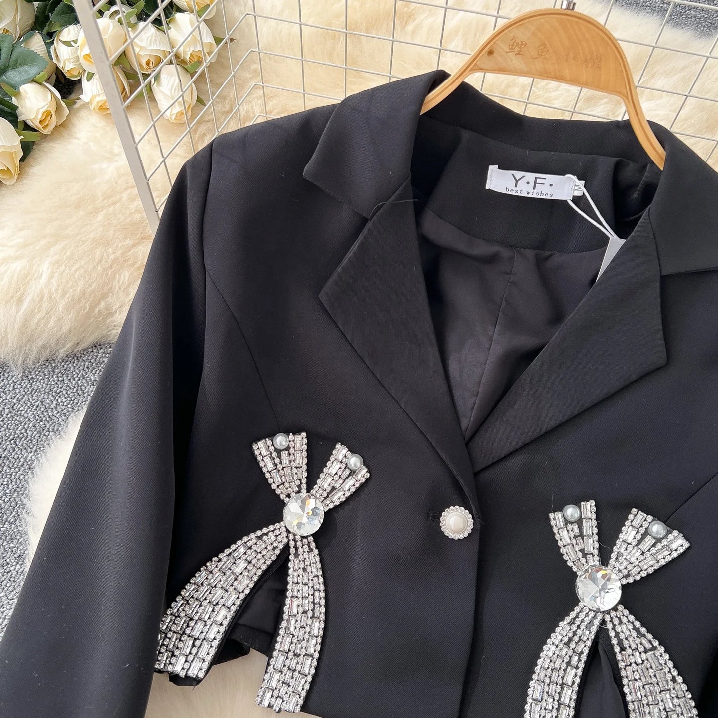 UNIKCOSA Women’s Diamond Bow Blazer – Short Suit Jacket with Inlaid Crystal Bow Decoration (Fashion 2025 Edition)