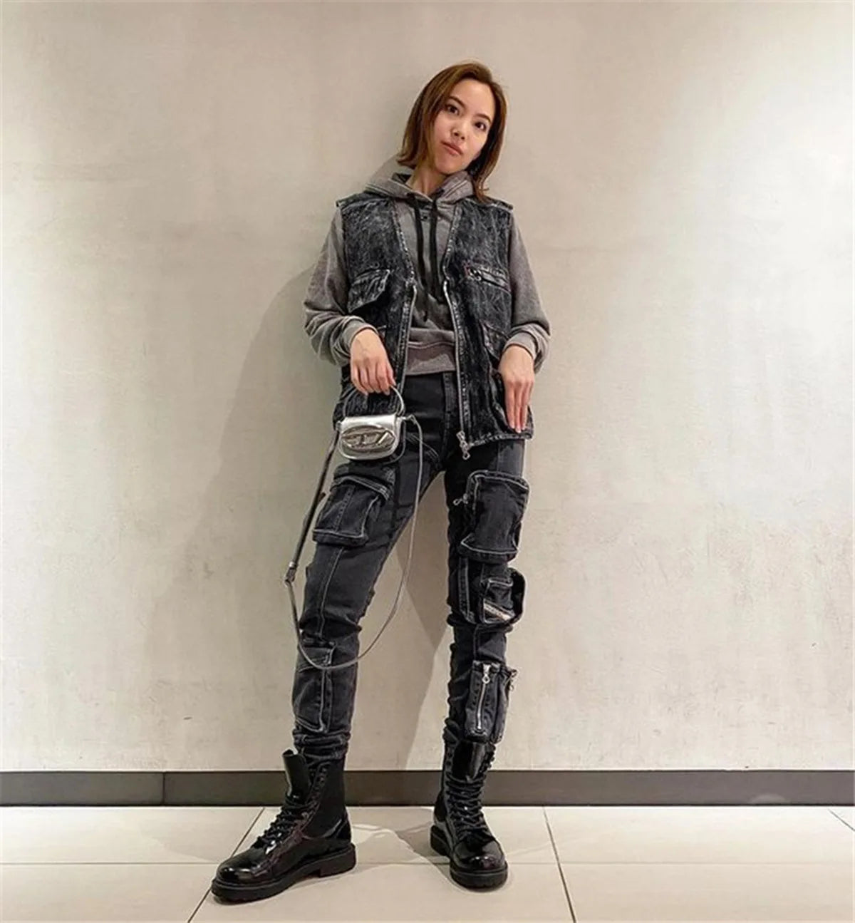 UNIKCOSA Women’s Cargo Jeans – Modern Washed Denim Overalls with Multi-Pockets & Low-Rise Fit (Trendy Streetwear Edition)