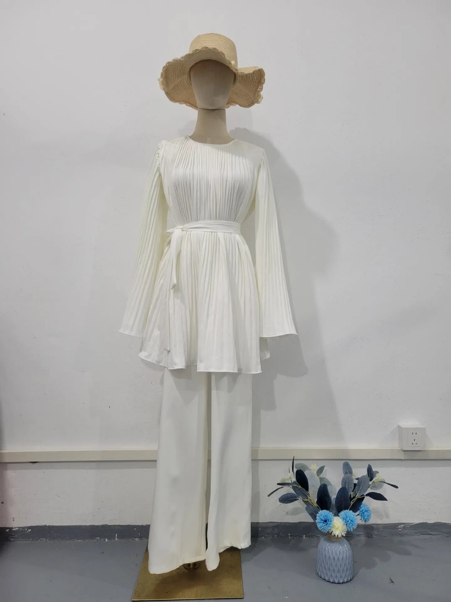 UNIKCOSA Luxe Two Pcs Set Lace Up Pleat Top Leg Pants Chic 💫