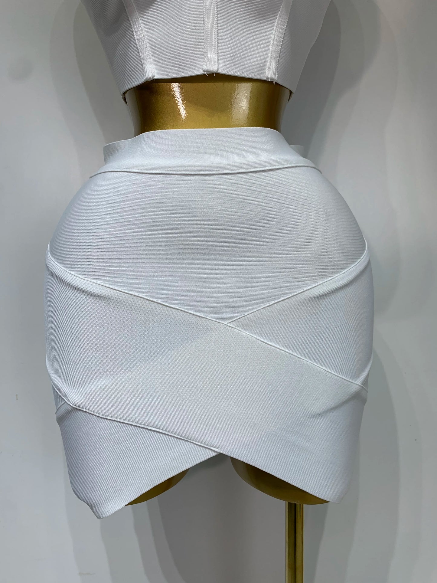 UNIKCOSA’s 2025 Monochrome Bandage Set — Sexy Crop Top + Bodycon Mini Skirt (White & Black)