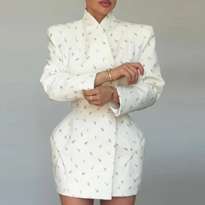 UNIKCOSA’s 2025 White Floral Blazer — Waist-Cinching Shoulder Pad Jacket