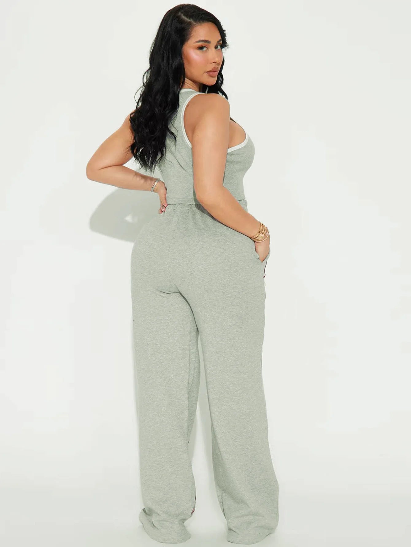 UNIKCOSA’s Sporty Chic 2-Piece Set — Tank Top + Side-Stripe Straight-Leg Pants