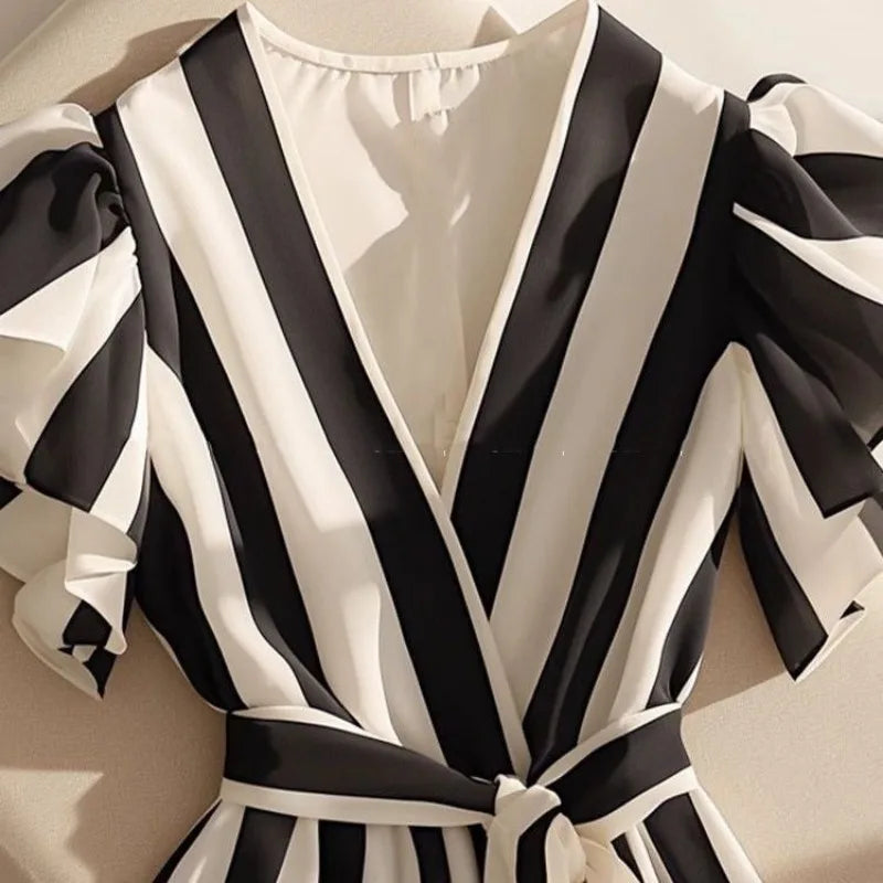 UNIKCOSA’s 2025 Striped Ruffle Blouse — V-Neck Slim-Fit Vintage Top