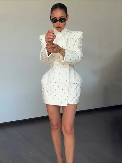 UNIKCOSA’s 2025 White Floral Blazer — Waist-Cinching Shoulder Pad Jacket