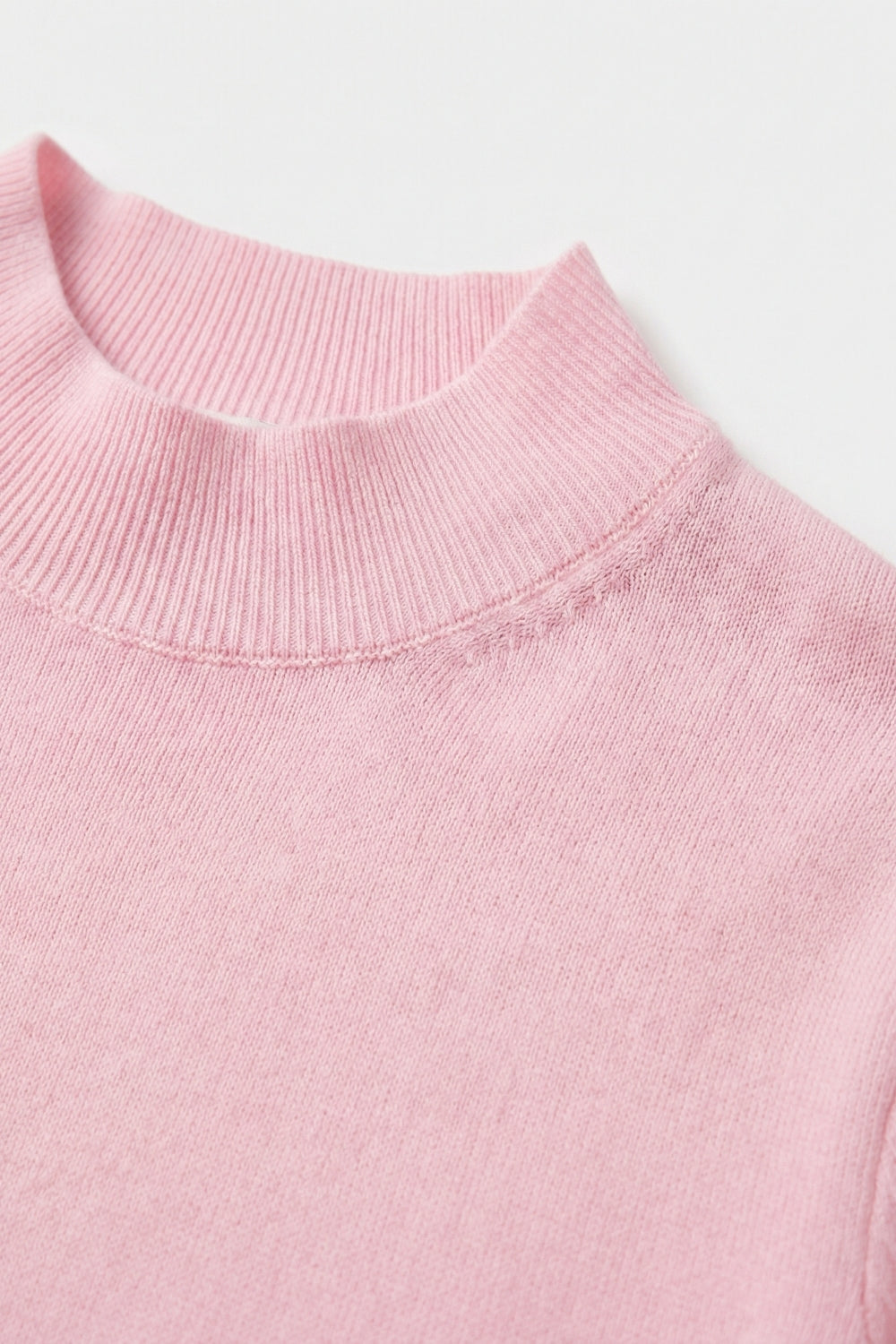 Baby pink turtleneck sweater with fitted short sleeves