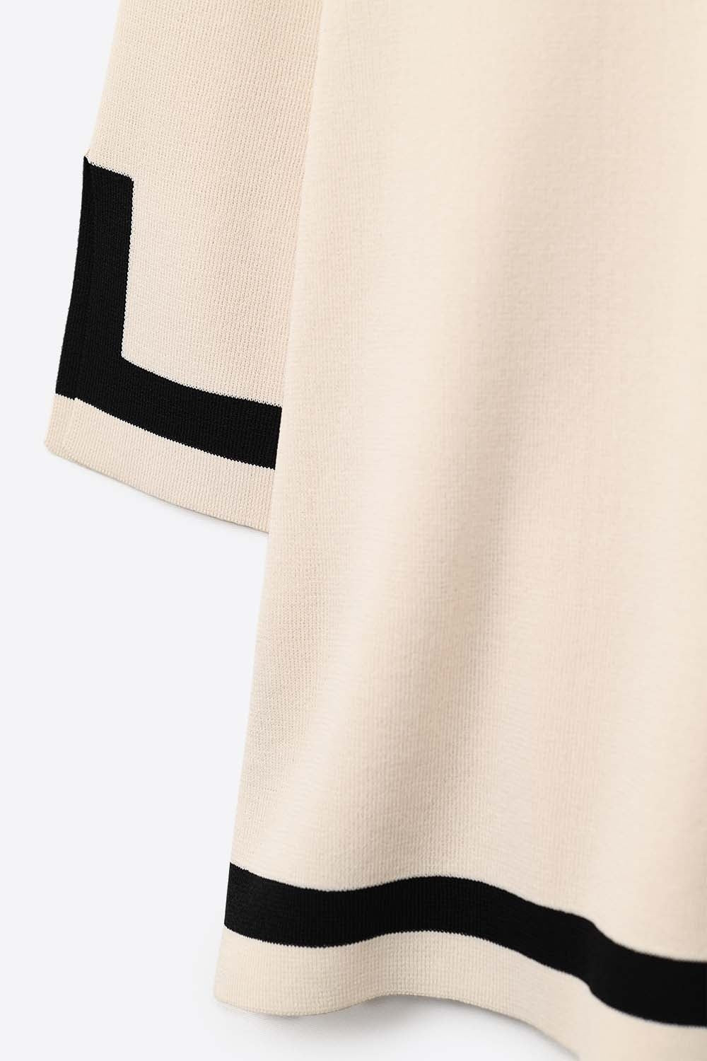 beige Fine Knit sweater with Contrast Stripe in black Detail and 3/4 Sleeves