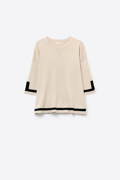 Q2 beige Fine Knit sweater with Contrast Stripe in black Detail and 3/4 Sleeves
