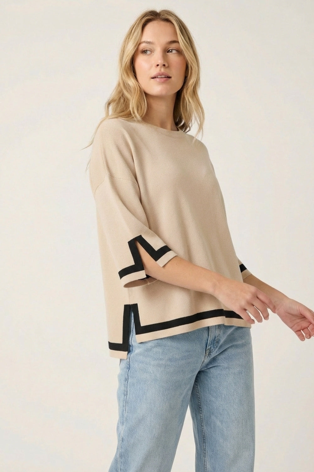 beige Fine Knit sweater with Contrast Stripe in black Detail and 3/4 Sleeves