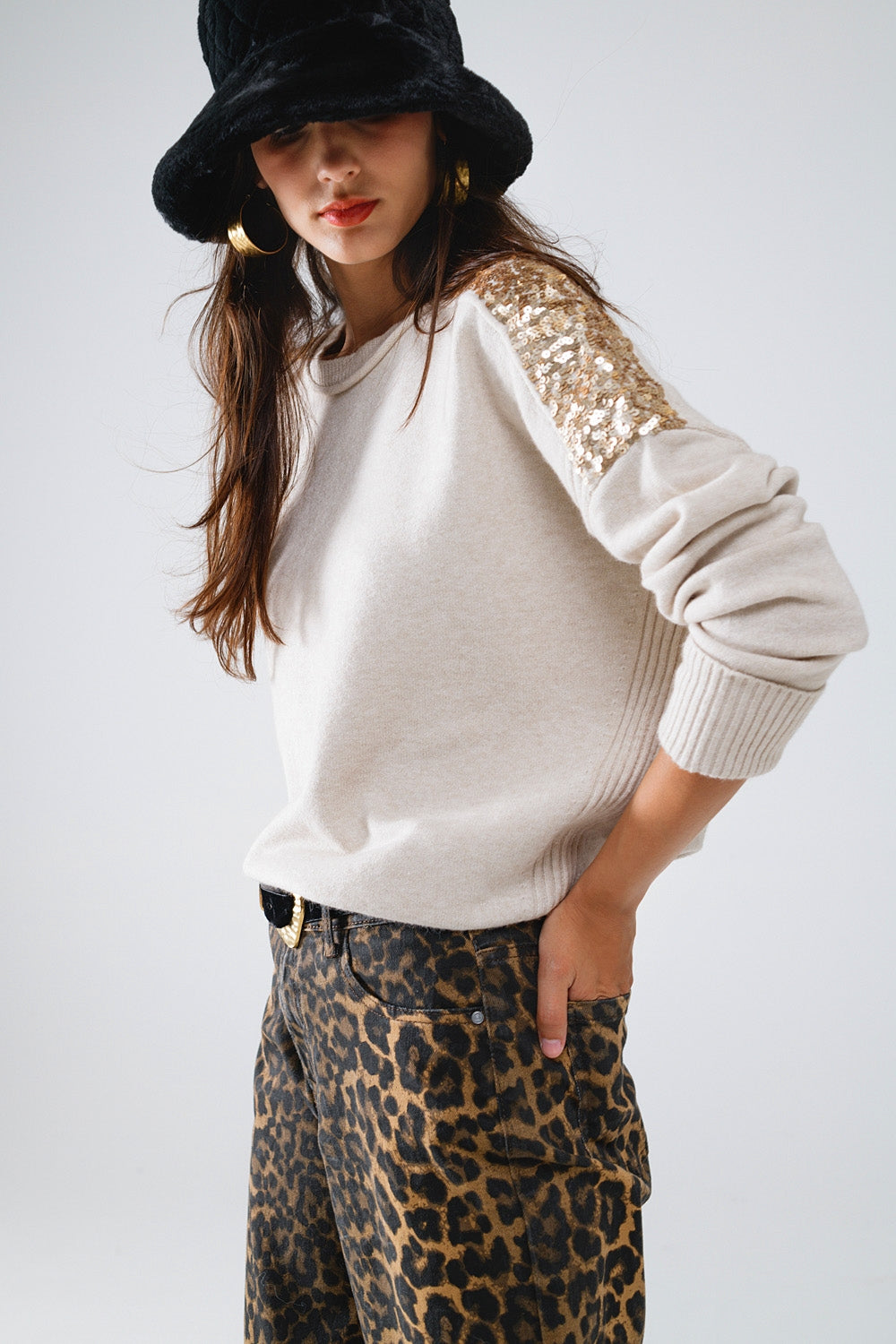Beige Long Sleeves Sweater With Sequins on The Shoulders