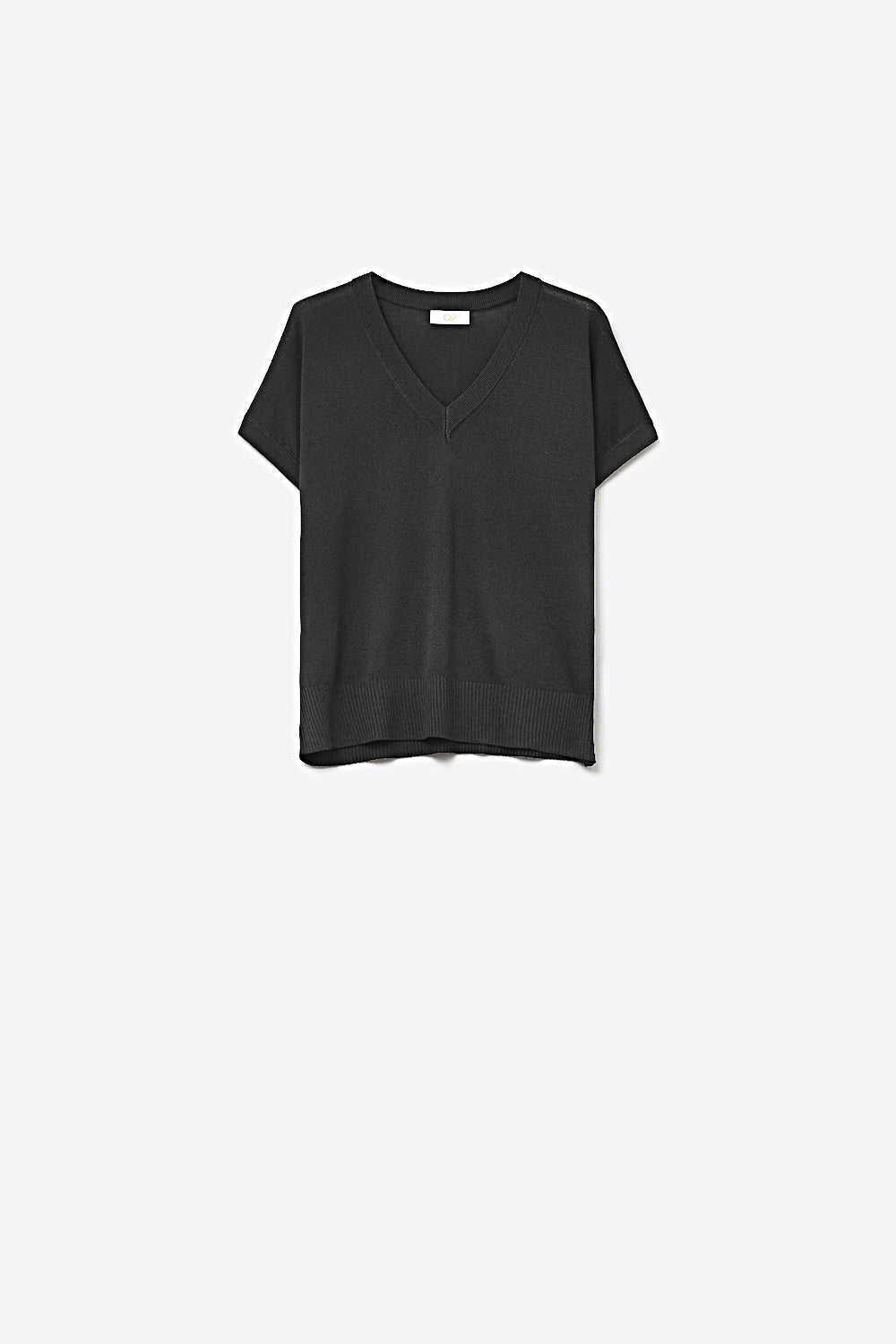 Q2 Black short-sleeve knit top with V-neck