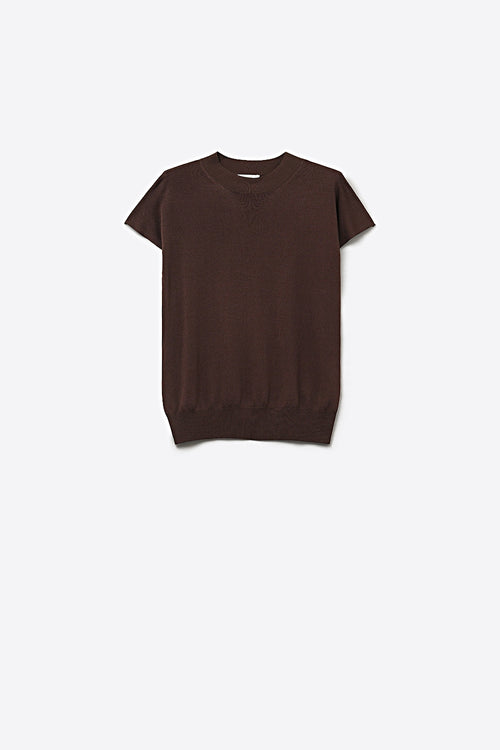 Q2 Brown turtleneck sweater with fitted short sleeves