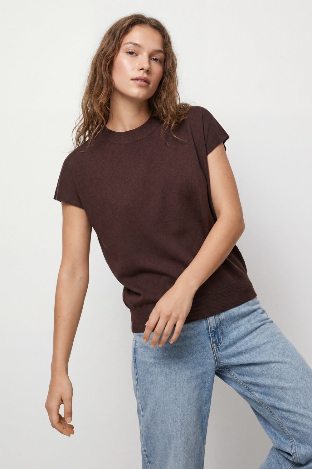 Brown turtleneck sweater with fitted short sleeves