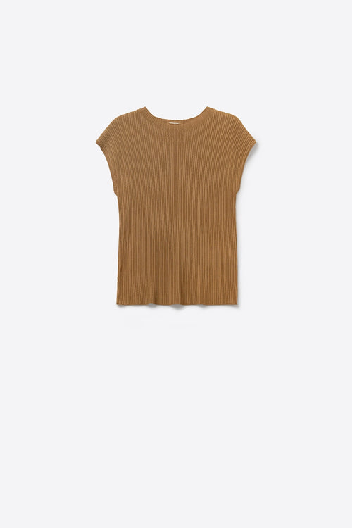 Q2 Camel Ribbed Knit Sleeveless Top with Crew Neck