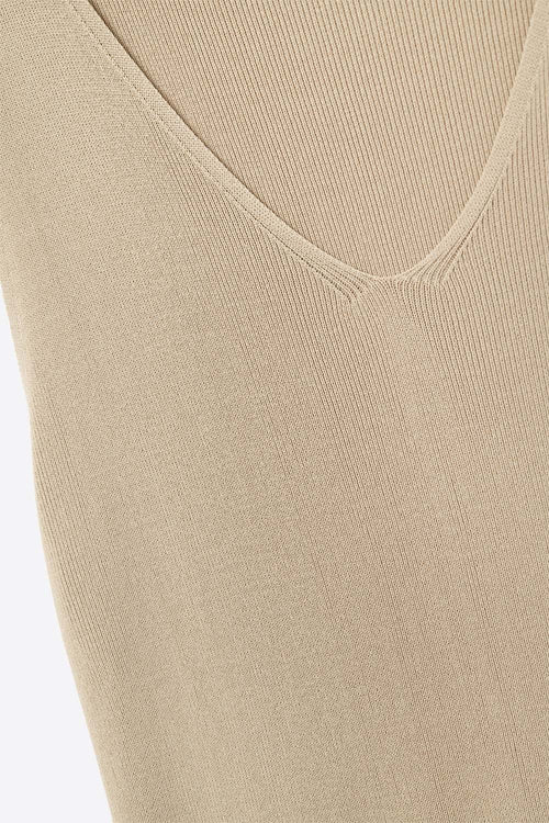 Camel sleeveless fine knitted top With V-Neck
