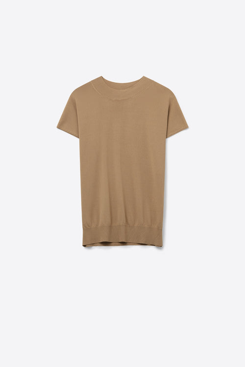 Q2 Camel turtleneck sweater with fitted short sleeves