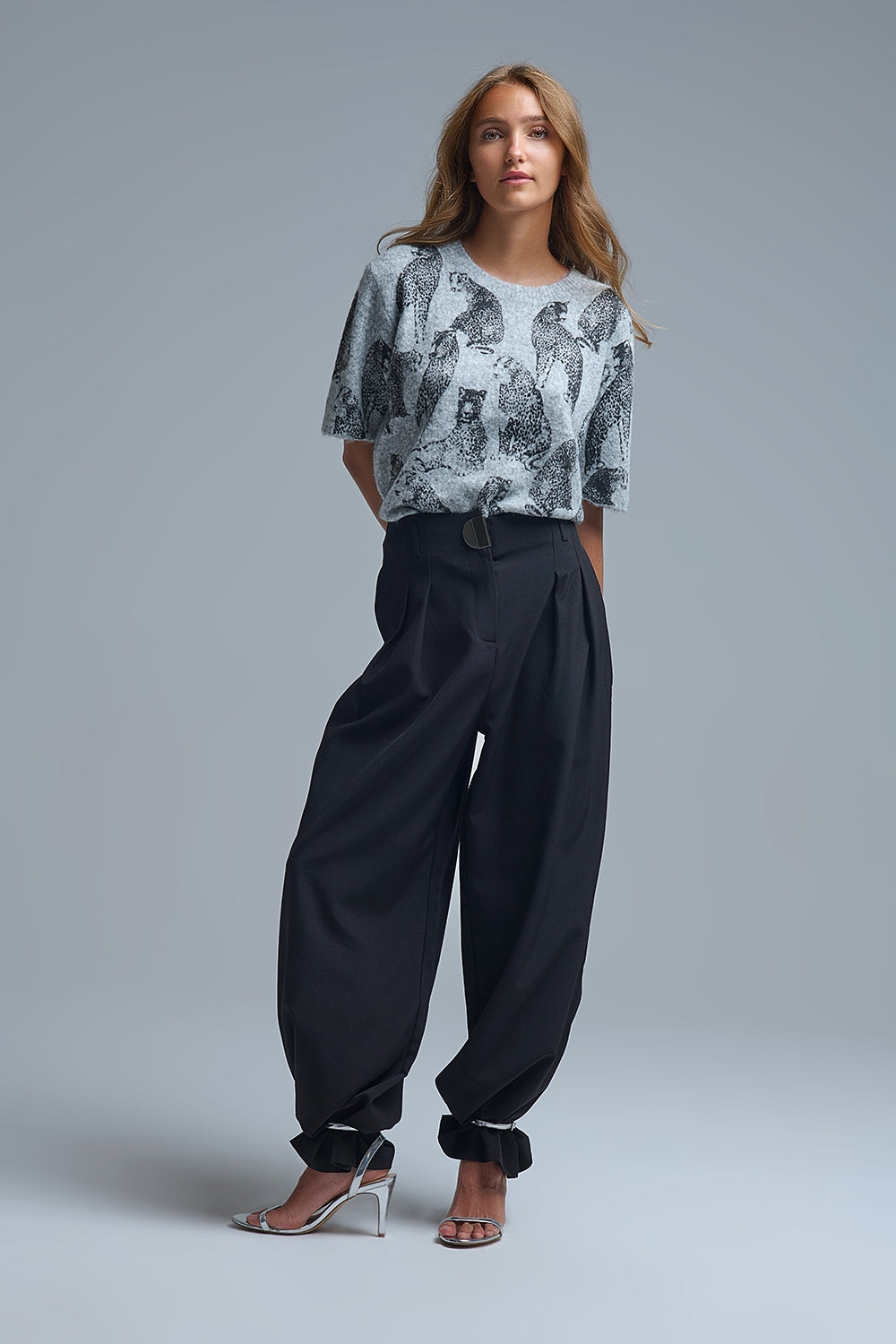 Chic Gray Animal-Print Short-Sleeve Sweater