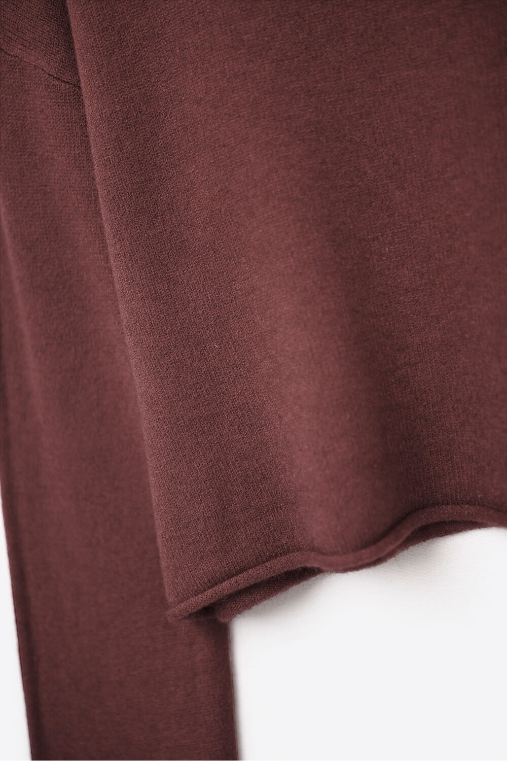 crop burgundy sweater with hem and collar