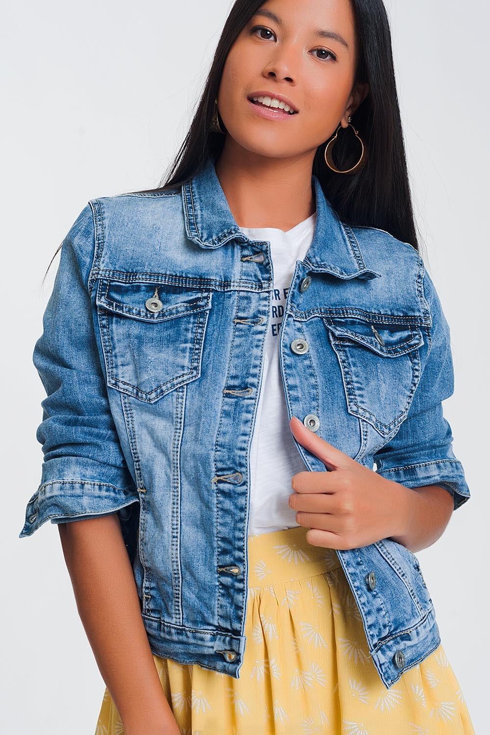 Q2 Cropped denim jacket in light blue wash