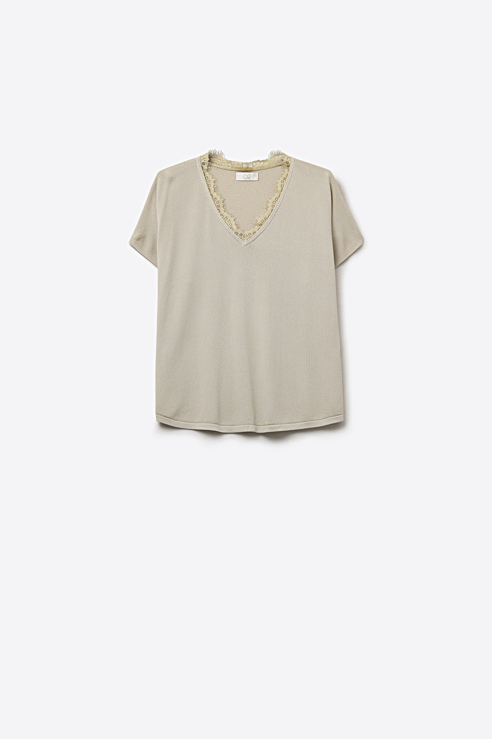 Q2 Fine and soft knit sweater with V-neck and lace trim in beige