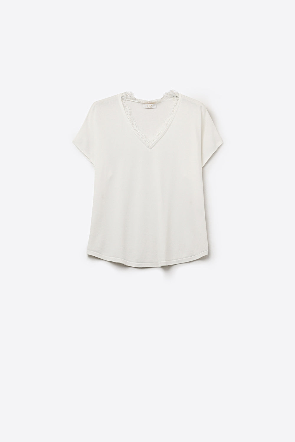Q2 Fine and soft knit sweater with V-neck and lace trim in white