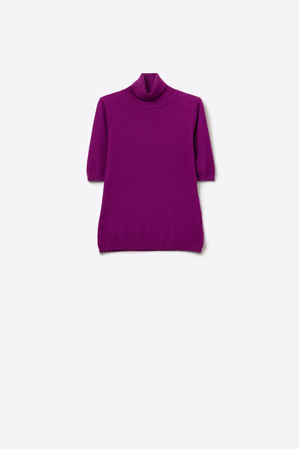 Q2 Fine knit sweater in fucsia with a high neck and elbow-length sleeves