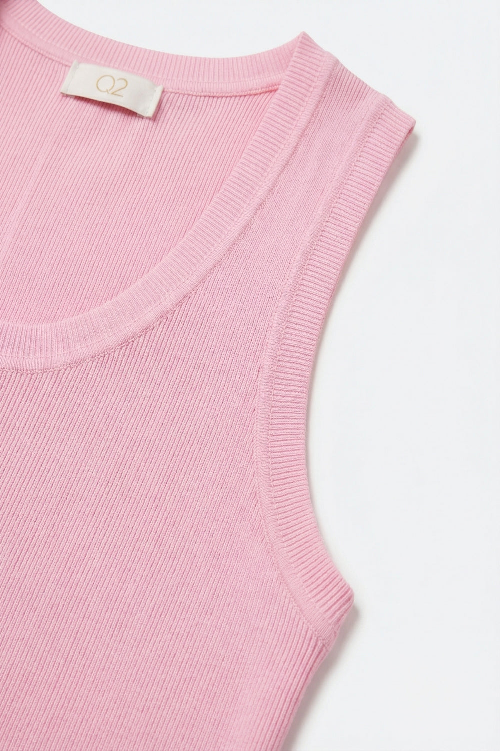 fine Knit Tank Top in pink with Scoop neck