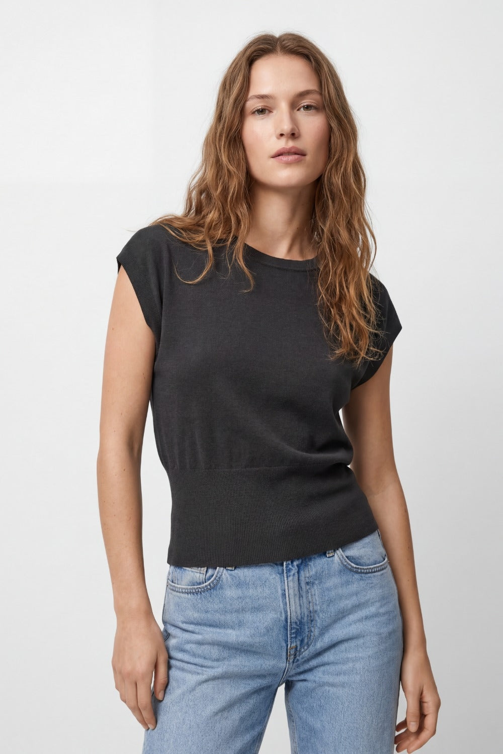 Lightweight Knit sweater with Wide Ribbed Waistband in black