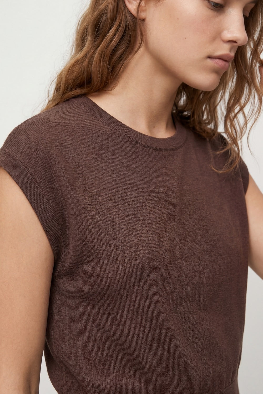 Lightweight Knit sweater with Wide Ribbed Waistband in brown