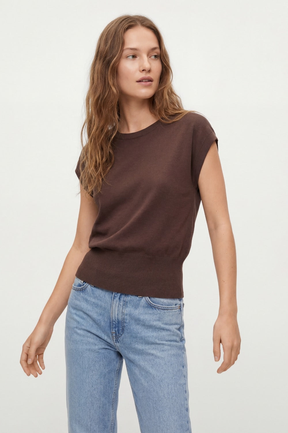 Lightweight Knit sweater with Wide Ribbed Waistband in brown
