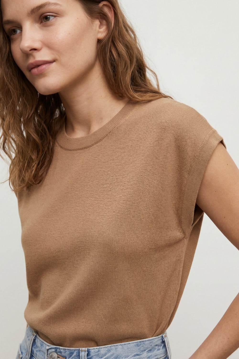 Lightweight Knit sweater with Wide Ribbed Waistband in camel