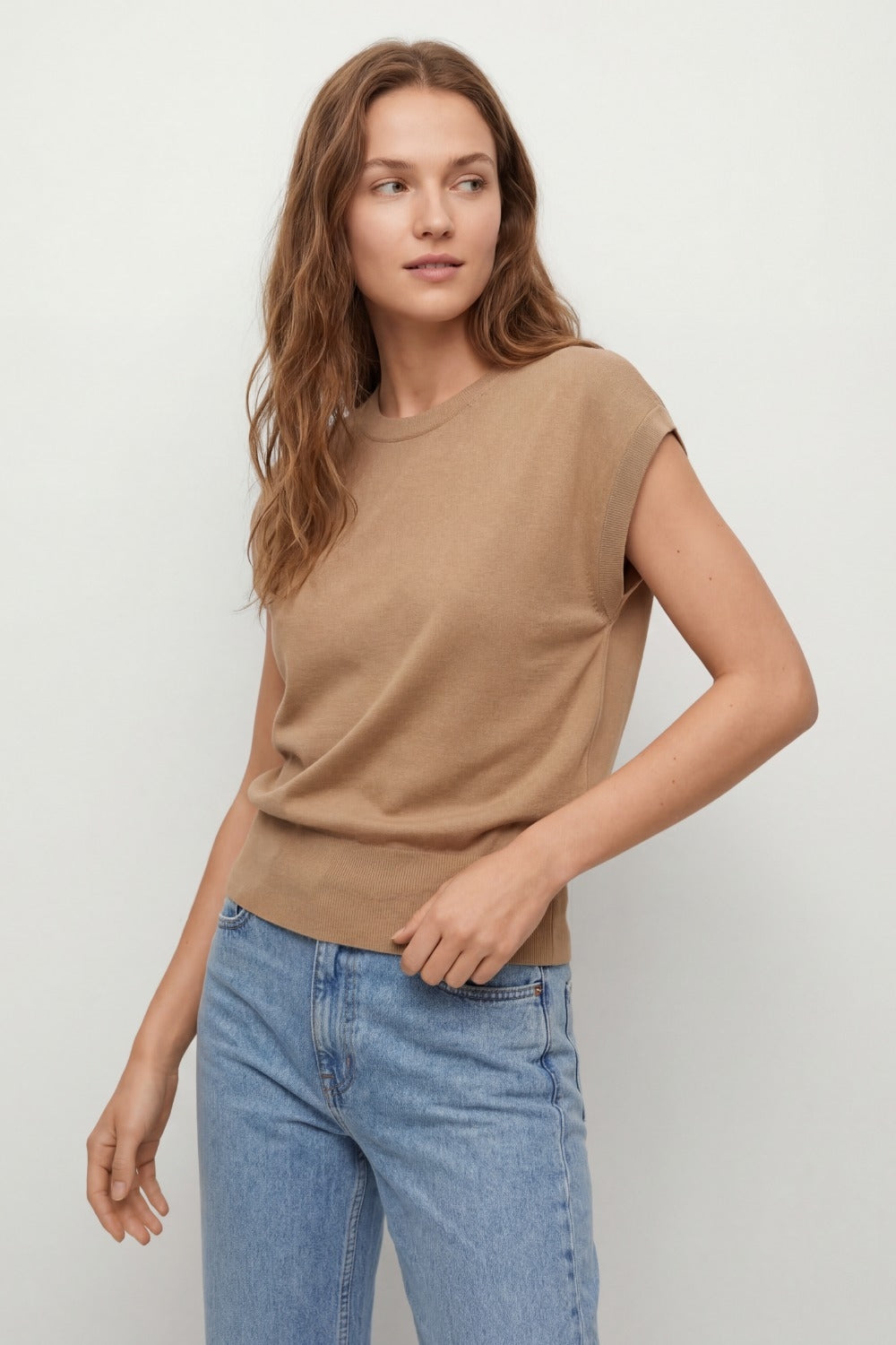 Lightweight Knit sweater with Wide Ribbed Waistband in camel