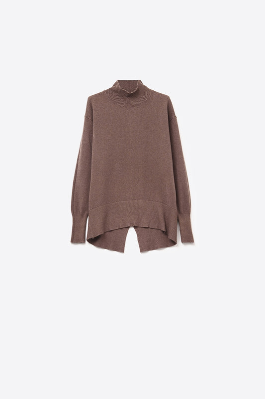 Q2 Loose brown sweater with open back detail