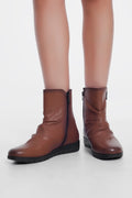 Q2 Low brown boots with zipper and round nose