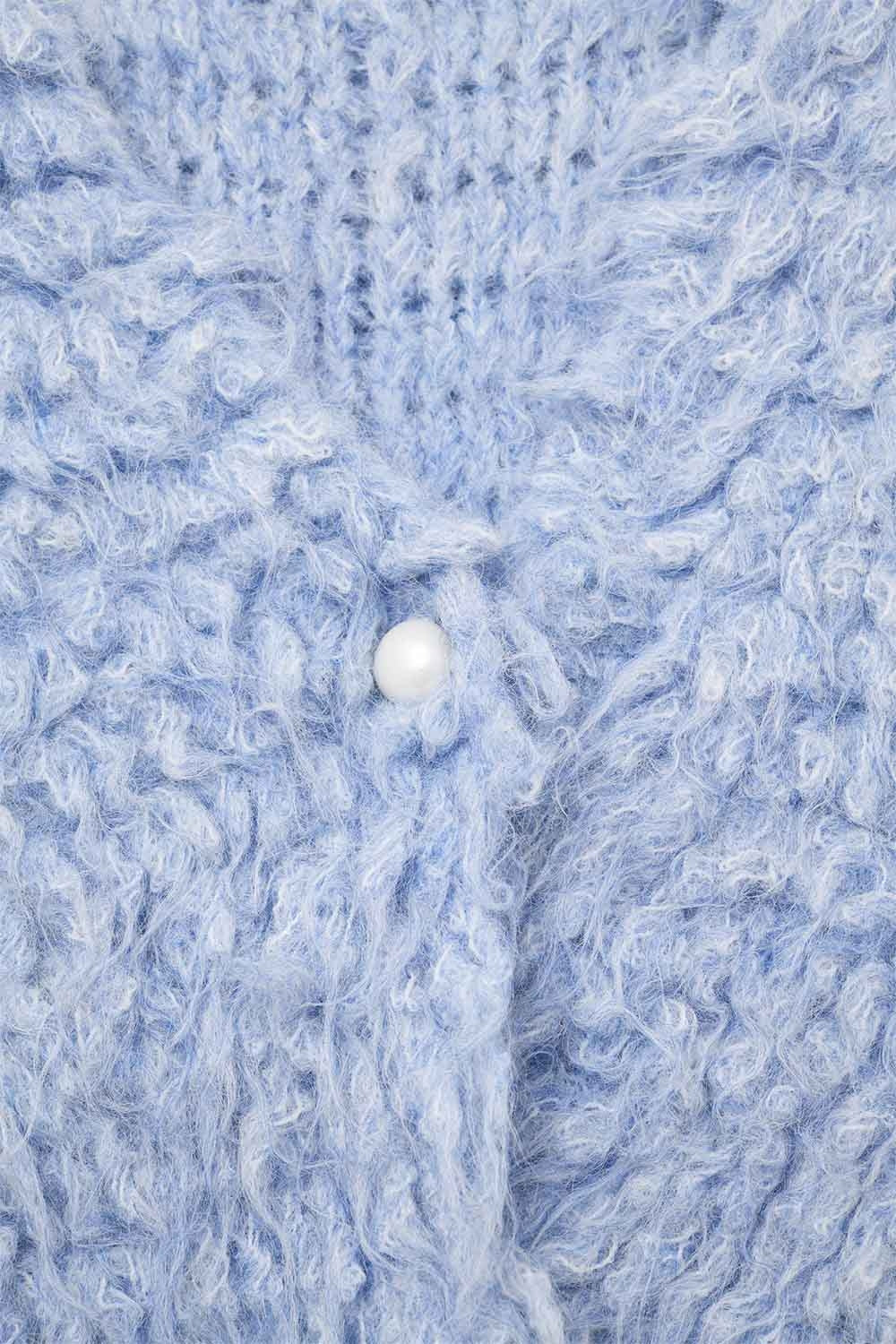 Luxurious vest with light blue long-haired texture