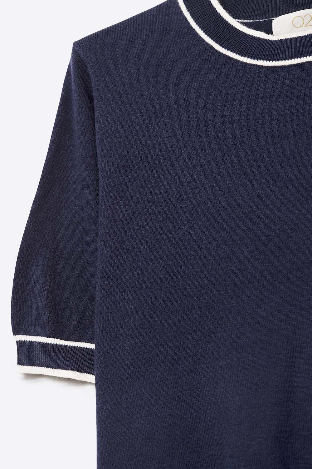 Navy short sleeve sweater with white line detail