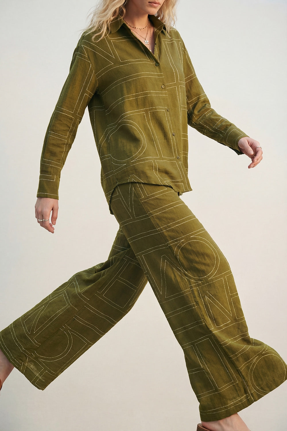 Q2 Olive Fluid Fine-Fabric Wide-Leg Pants with Graphic Print