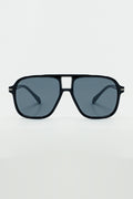 Q2 Oval Aviator Suglasses With Smoke Black Lens in Black