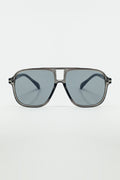 Q2 Oval Aviator Suglasses With Smoke Gray Lens in Gray