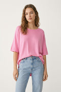 Oversized sweater in fuchsia with Elbow-Length Sleeves