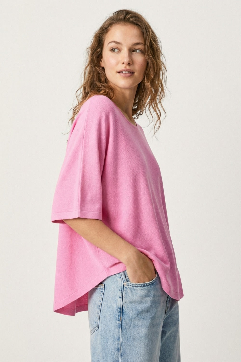Oversized sweater in fuchsia with Elbow-Length Sleeves