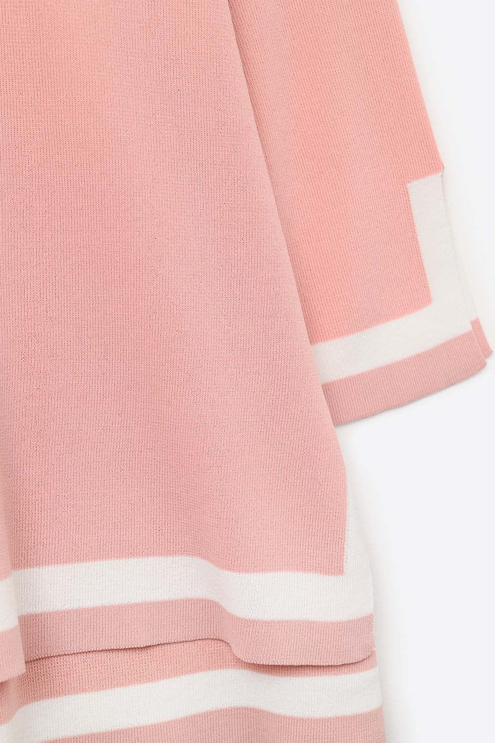pink Fine Knit sweater with Contrast Stripe in white Detail and 3/4 Sleeves