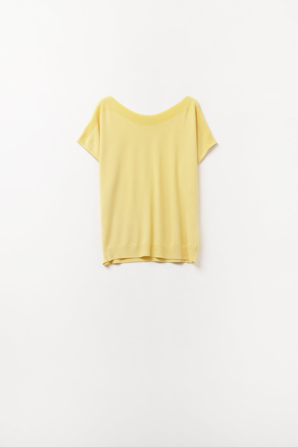 Q2 Relaxed yellow boatneck sweater with dropped sleeves