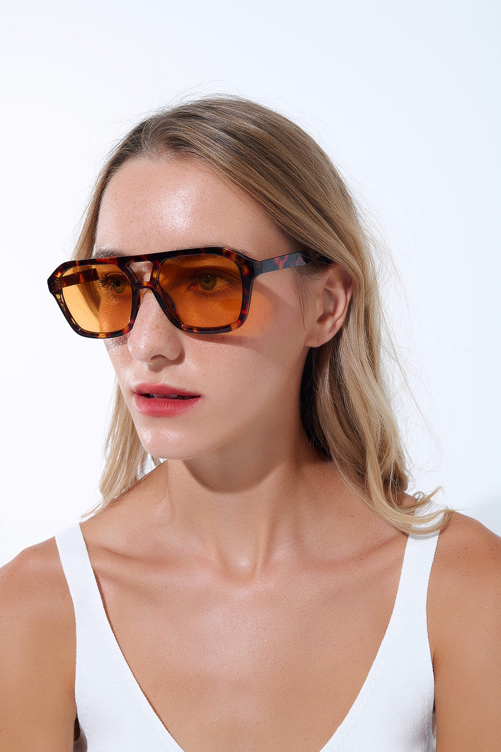 Q2 Retro Style Sunglasses with brown Tortoise Shell frames and orange lenses