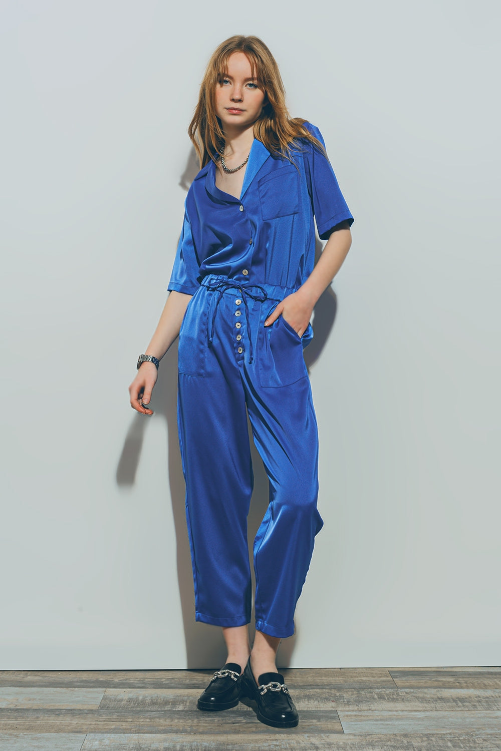 Q2 Satin Short Sleeve Shirt in Blue