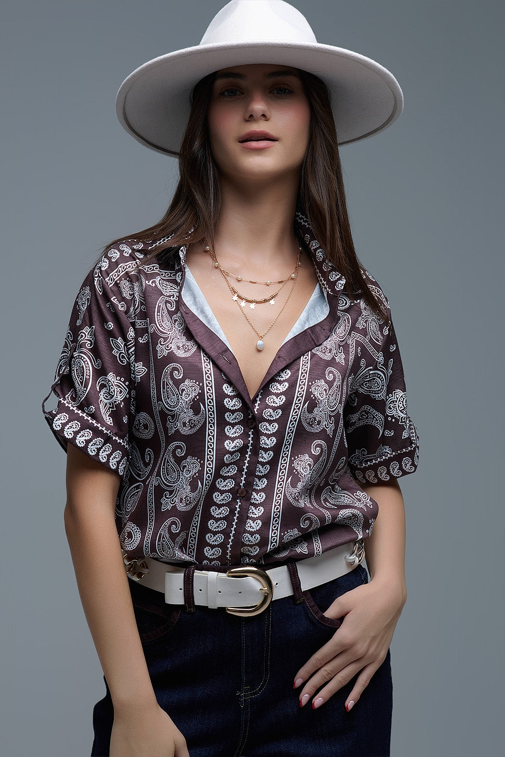 Q2 Short Sleeve Paisley Print Shirt in Brown