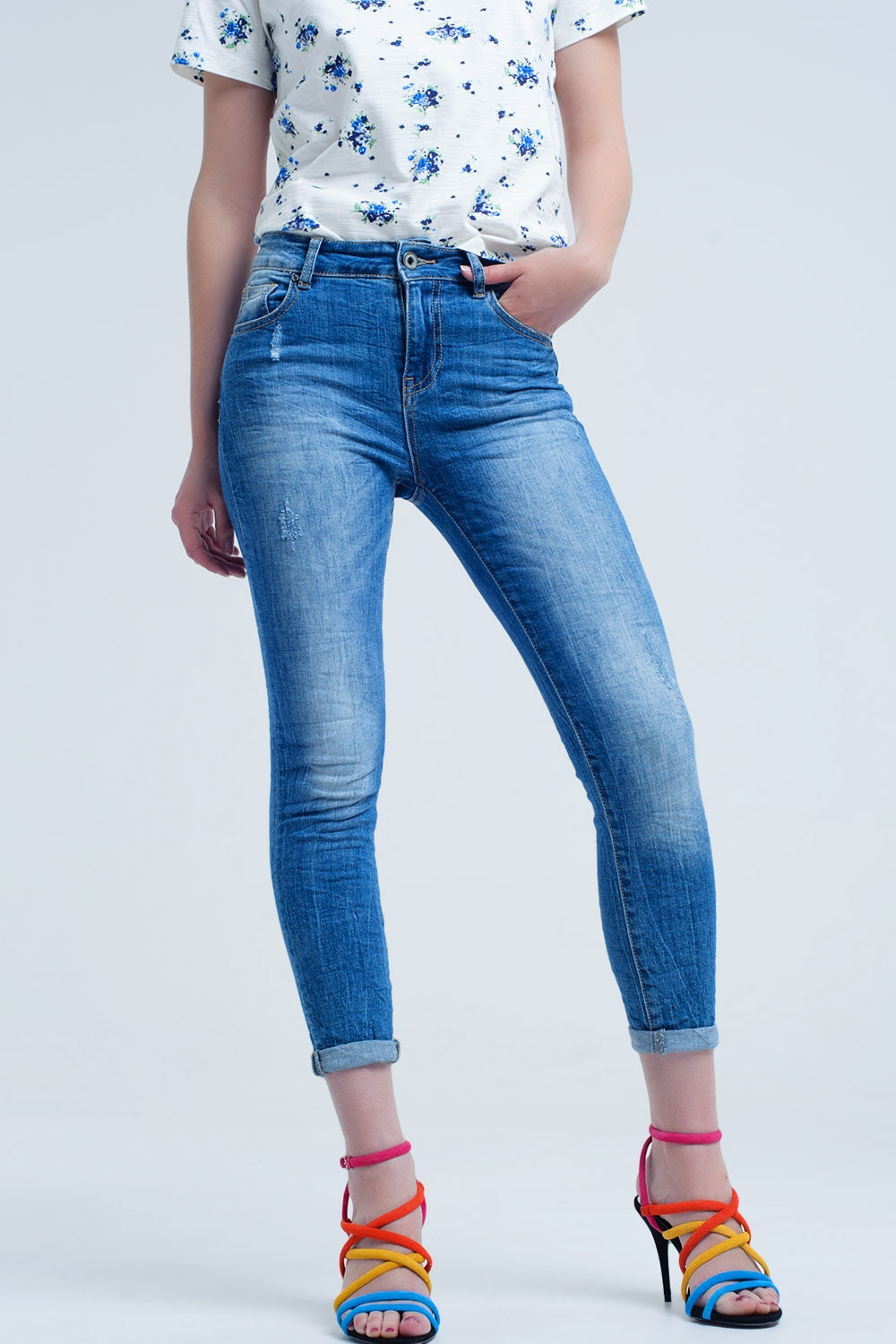 Q2 skinny jeans with worn color and wrinkles