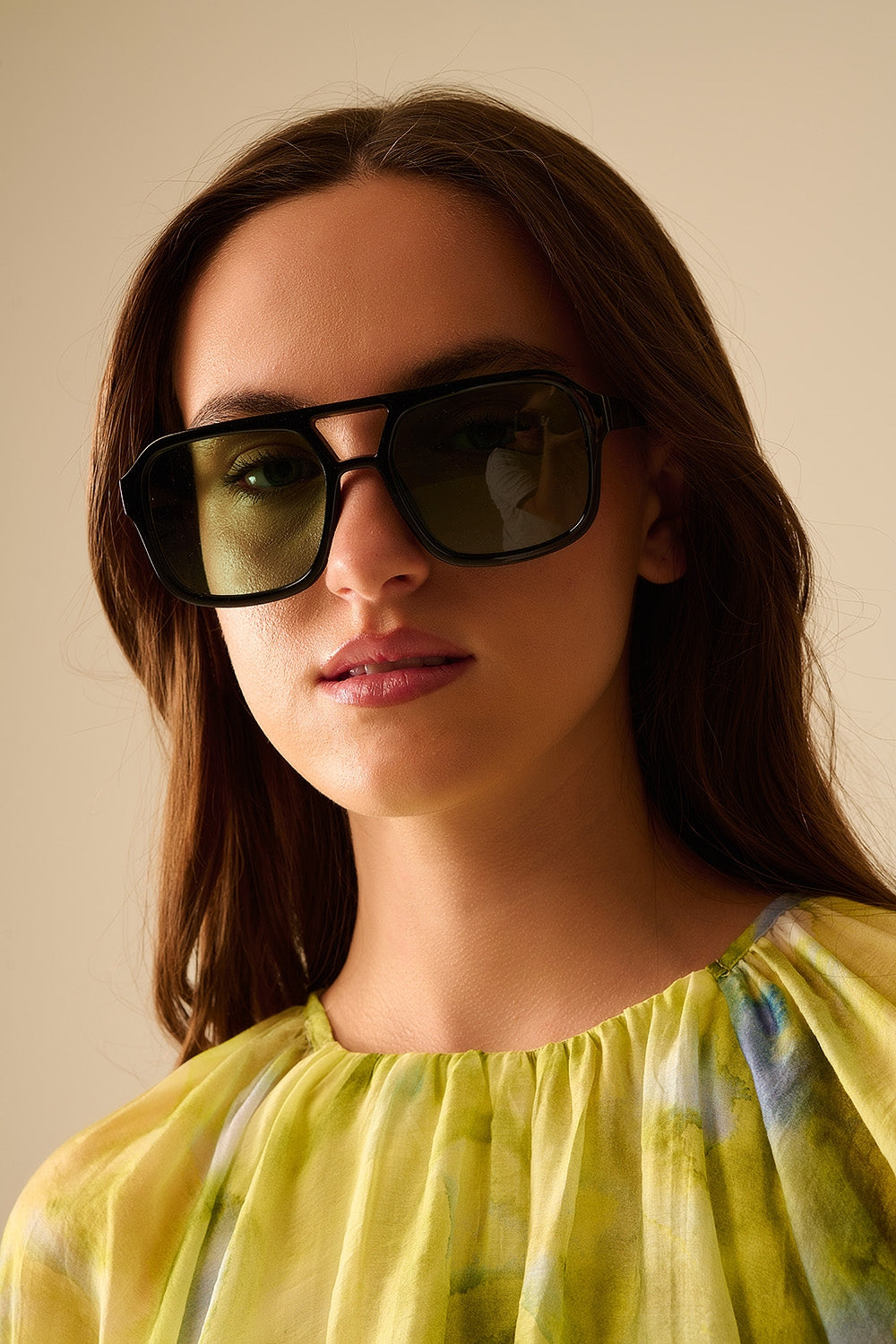 Q2 Sunglasses with black frames and green lenses