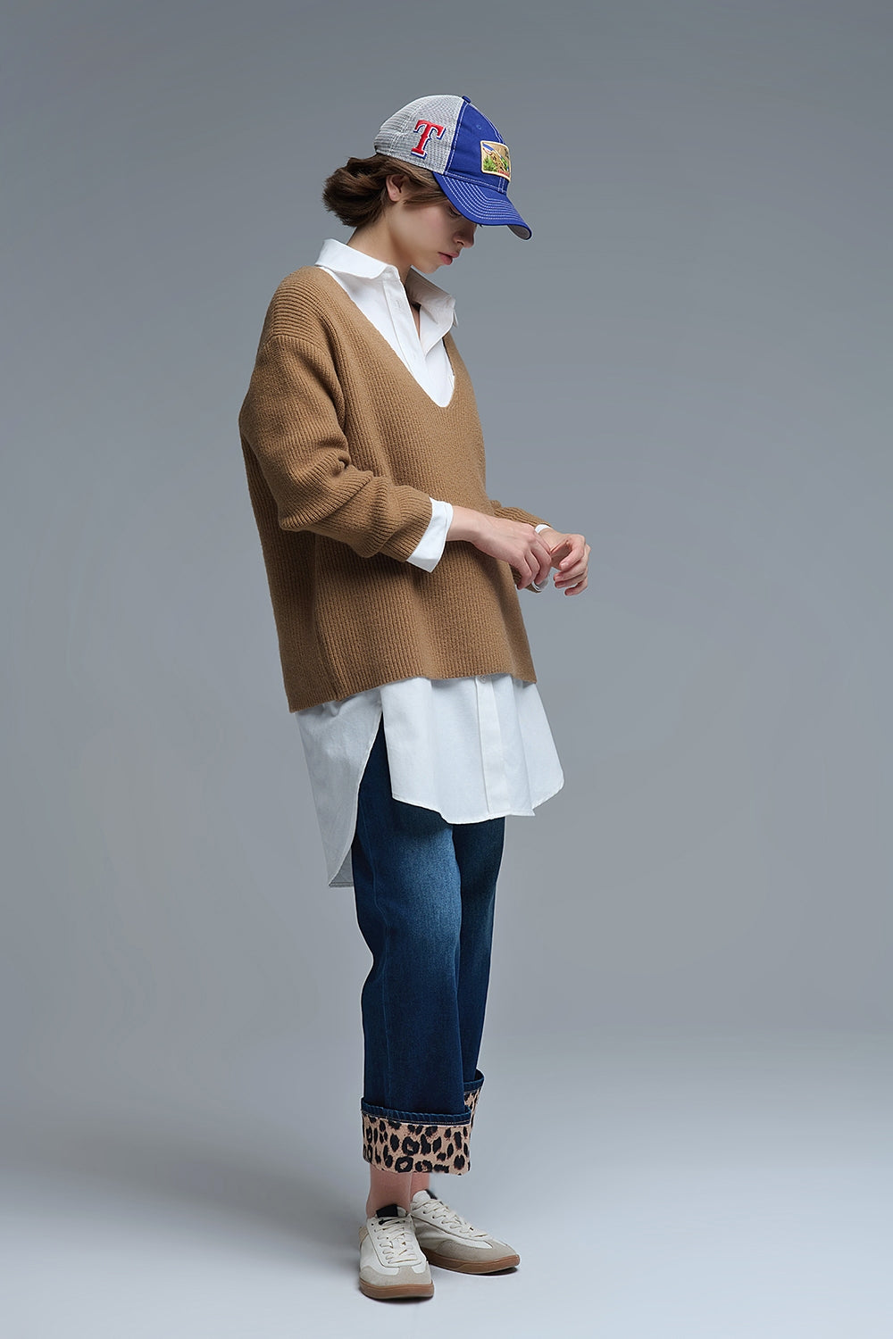 Super oversized Thin V-neck Sweater in Camel
